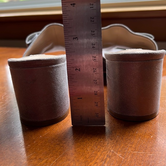 Karl Lagerfeld Henri Bow Pearl Pewter Metallic Suede Block Heel Dress Mules 7.5 - Picture 9 of 11